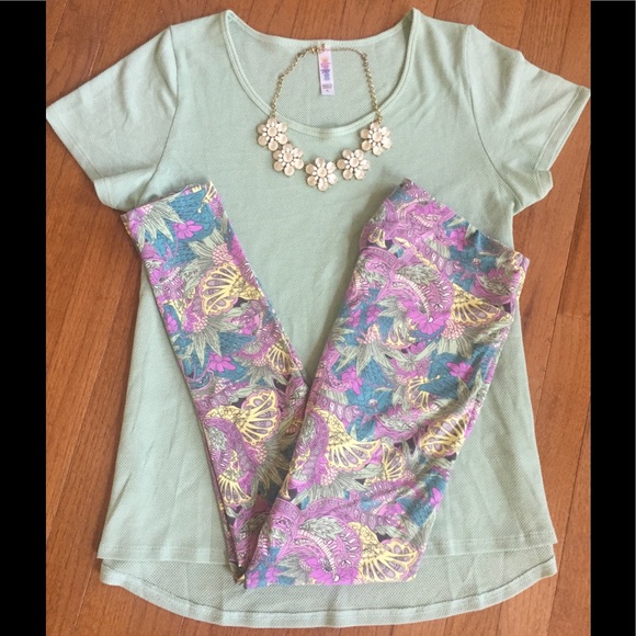 LuLaRoe Tops - LuLaRoe XL Classic Tee with TC Leggings